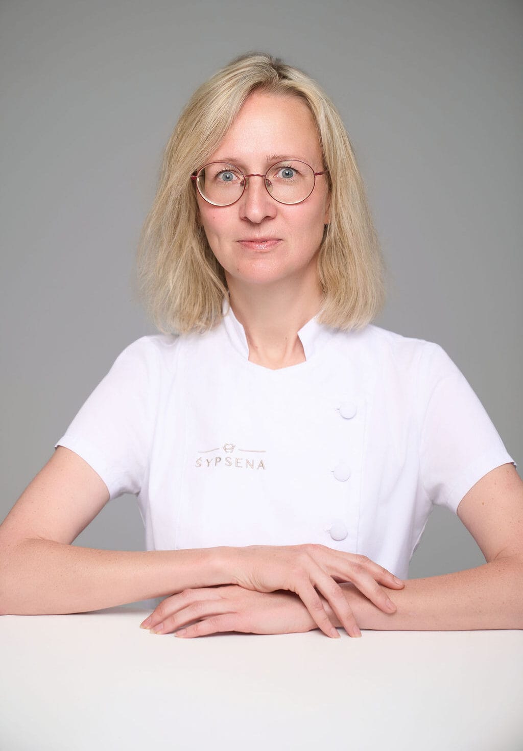 Paslaugos 17 Akvilė Abraitytė Gyd. odontologė, šaknų kanalų gydymo specialistė